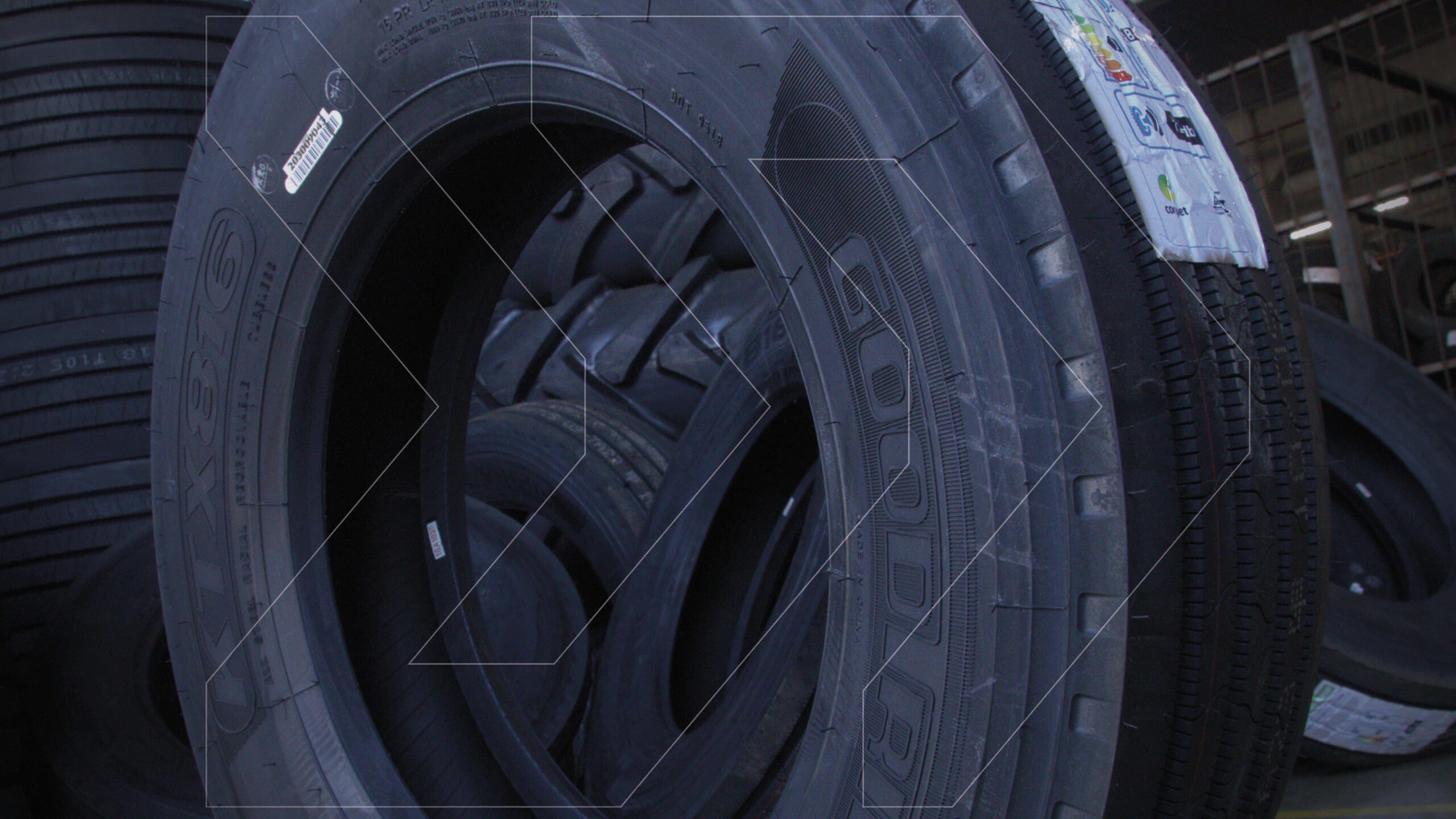 Imagem do produto PNEU GOODTRIP 215/75/17.5 LISO